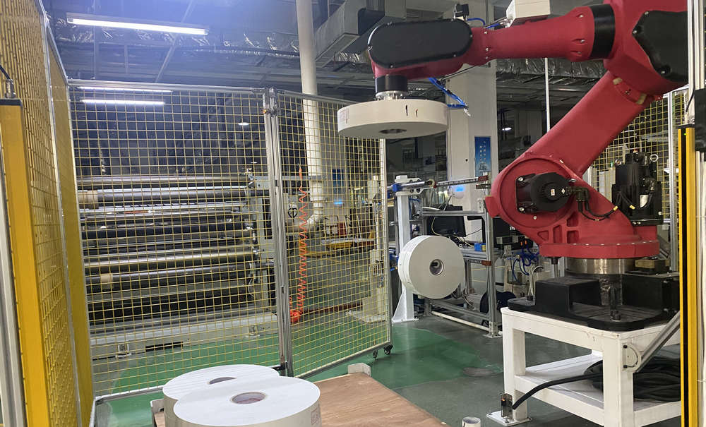  喜訊！pp電子網(wǎng)站成功生產(chǎn)出第一臺全自動貼標(biāo)碼垛機(jī)