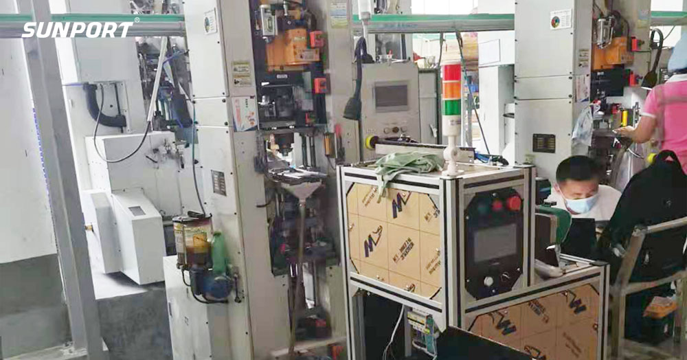 pp電子網站粉料壓機取料設備現已成功發貨